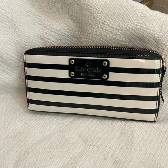KATE SPADE - Wellesley patent stripe - WLRU1786 - NWT - Picture 1 of 9